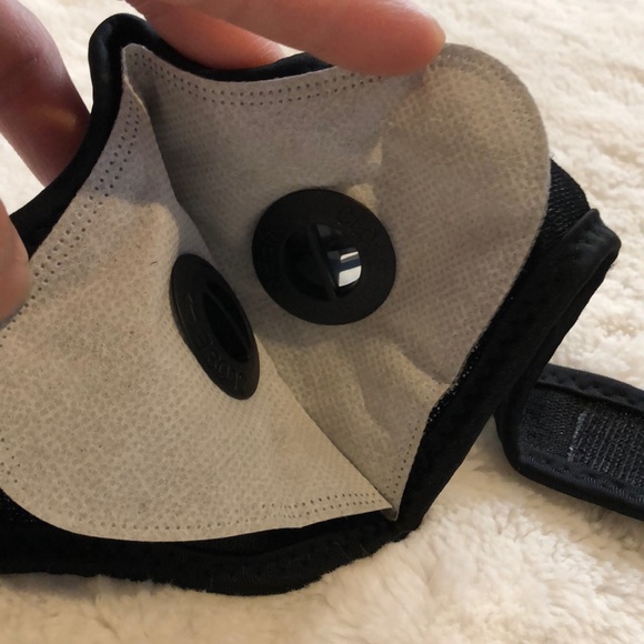 Sport Face Mask Cover for Kids with 3-Filters - Picture 8 of 16